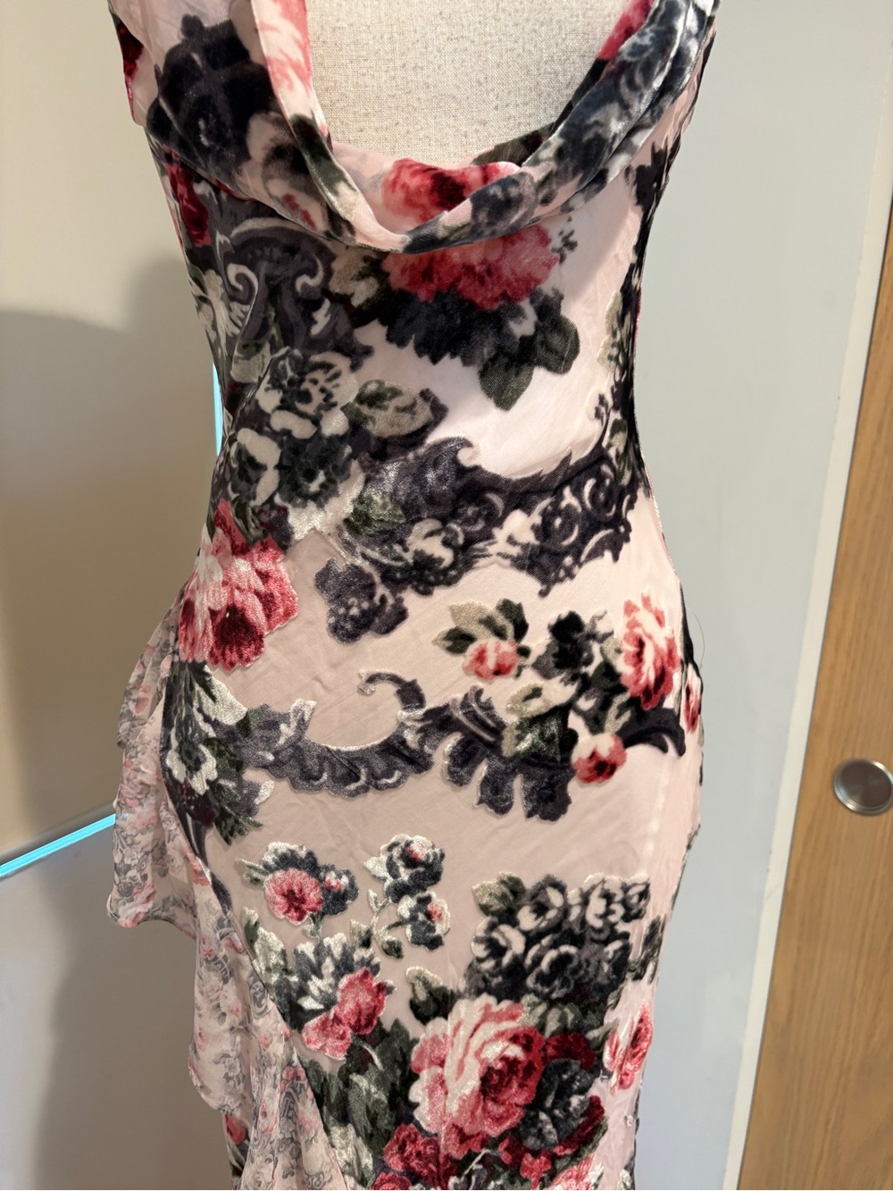 New For Love And Lemons Floral Velvet Burnout Floral Maxi Dress in Pink Sz Small - Picture 11 of 14